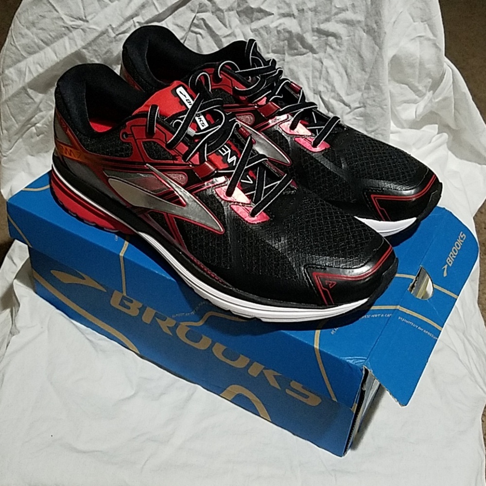 Brooks Ravenna 7 NEW IN BOX